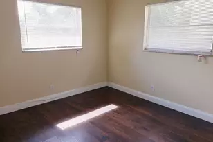 190 NE 40th St, Oakland Park, FL 33334 - Photo 3