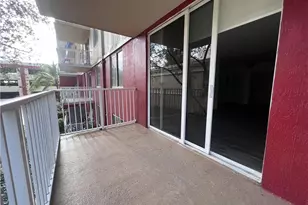 18335 NW 68th Ave, Hialeah, FL 33015 - Photo 9