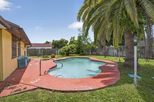 254 La Mancha Ave, Royal Palm Beach, FL 33411 - Photo 45