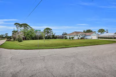 398 SE Bayview Terrace, Port Saint Lucie, FL 34983 - Photo 3