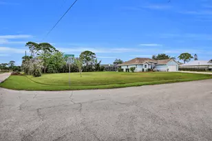 398 SE Bayview Terrace, Port Saint Lucie, FL 34983 - Photo 3