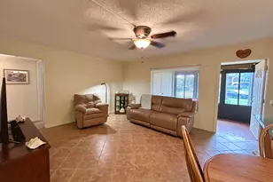 131 Lake Pine Cir, Greenacres, FL 33463 - Photo 5