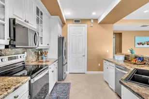 8025 NW 127th Ln, Parkland, FL 33076 - Photo 17