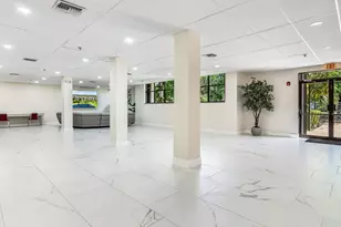900 NE 195th St, Miami, FL 33179 - Photo 27
