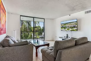 900 NE 195th St, Miami, FL 33179 - Photo 3