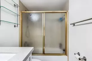 900 NE 195th St, Miami, FL 33179 - Photo 25