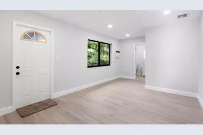 699 NE 40th Street, Oakland Park, FL 33334 - Photo 17
