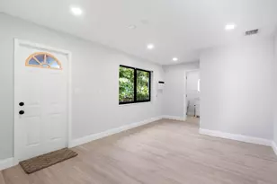 699 NE 40th St, Oakland Park, FL 33334 - Photo 17