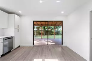 699 NE 40th St, Oakland Park, FL 33334 - Photo 13