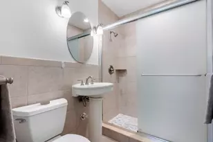 699 NE 40th St, Oakland Park, FL 33334 - Photo 29