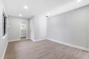 699 NE 40th St, Oakland Park, FL 33334 - Photo 19