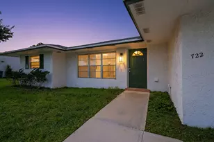 722 SE Arton Ln, Port Saint Lucie, FL 34983 - Photo 1