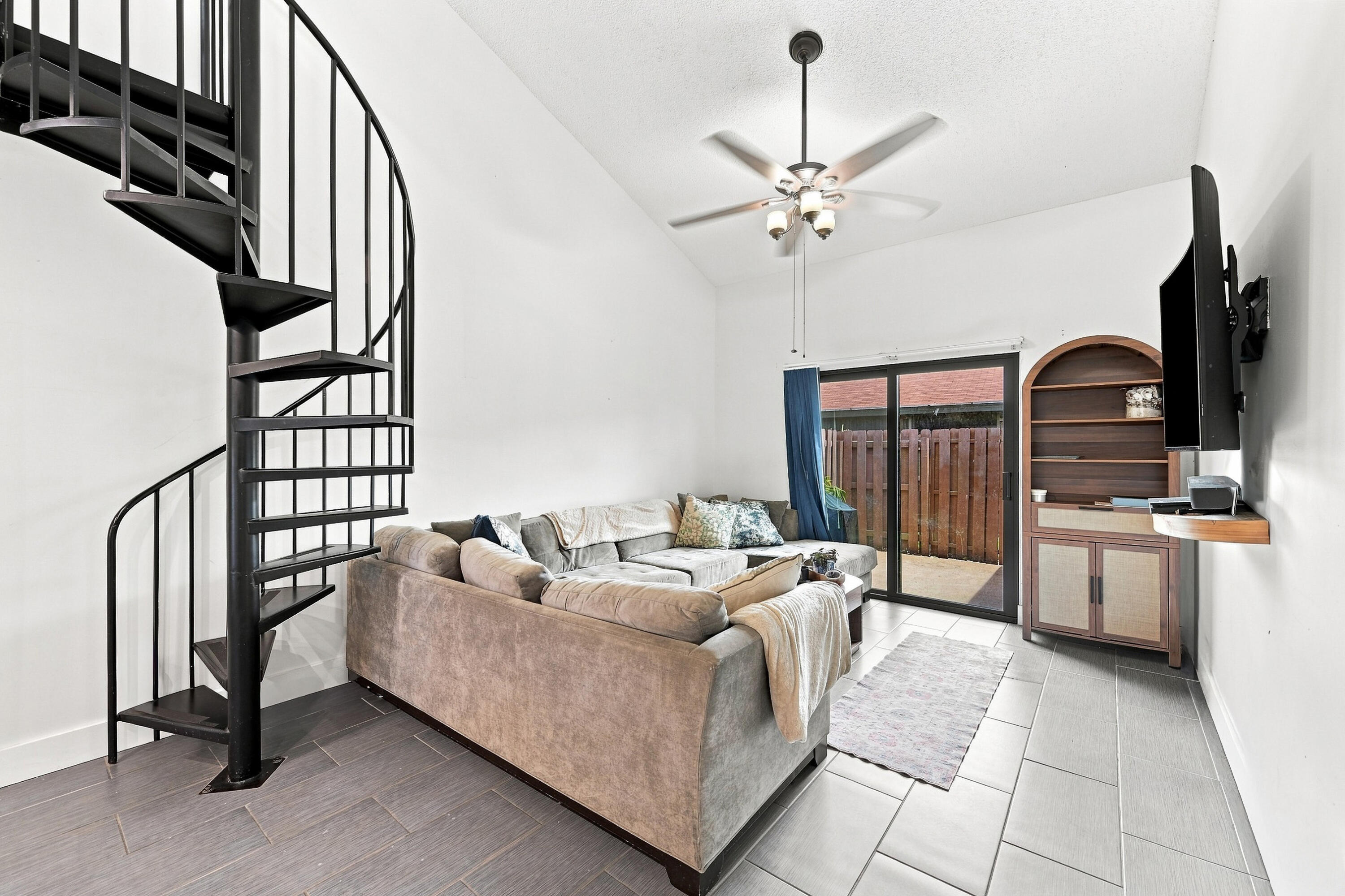 2016 SW 82nd Ave main architectural view
