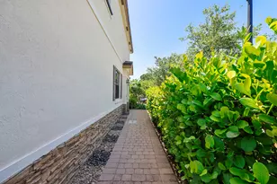 4721 Santa Cruz Way, Davie, FL 33314 - Photo 5