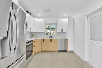 721 Fairway Drive, Plantation, FL 33317 - Photo 21