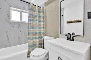 721 Fairway Dr, Plantation, FL 33317 - Photo 13