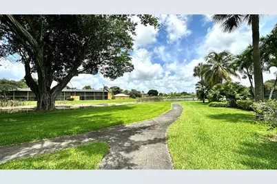1632 Meadows Circle W, Boynton Beach, FL 33436 - Photo 13
