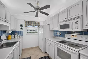 701 SW Lake Ct, Boynton Beach, FL 33426 - Photo 7