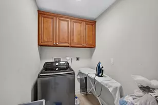 1016 Cheryl Rd, Haverhill, FL 33417 - Photo 9