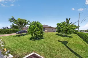 1016 Cheryl Rd, Haverhill, FL 33417 - Photo 7