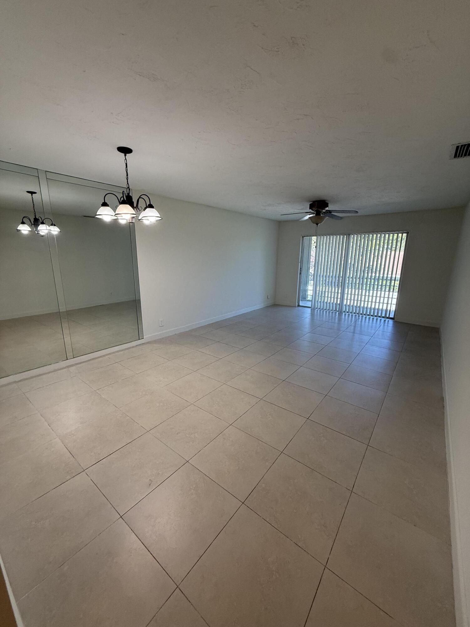 5515 N Lakewood Circle N #124 - 5515 N Lakewood Circle N #124, Margate, FL 33063 Luxury Property | Jose Angel Pina