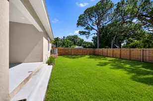 410 NE 34th St, Oakland Park, FL 33334 - Photo 3
