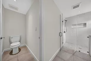 410 NE 34th St, Oakland Park, FL 33334 - Photo 25