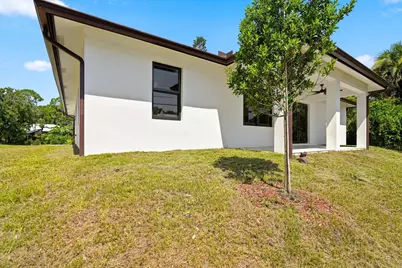 2356 30th Avenue SW, Vero Beach, FL 32968 - Photo 37