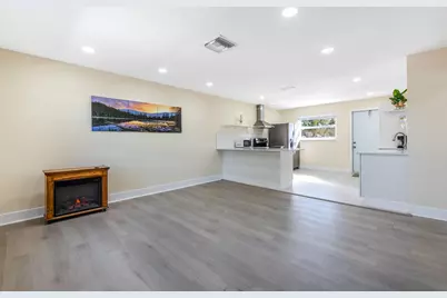 3914 Serubi Avenue, Palm Springs, FL 33461 - Photo 5