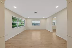 129 Alhambra Pl, West Palm Beach, FL 33405 - Photo 5