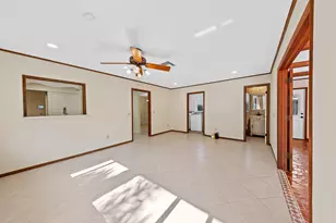 129 Alhambra Pl, West Palm Beach, FL 33405 - Photo 11