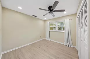 129 Alhambra Pl, West Palm Beach, FL 33405 - Photo 21