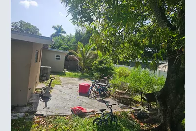 6134 Hogan Creek Road, Margate, FL 33063 - Photo 17