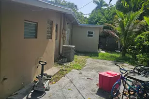6134 Hogan Creek Rd, Margate, FL 33063 - Photo 13