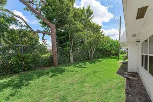 2638 Gately Dr E, West Palm Beach, FL 33415 - Photo 19