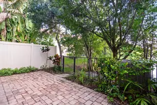 301 Lake Monterey Cir, Boynton Beach, FL 33426 - Photo 5