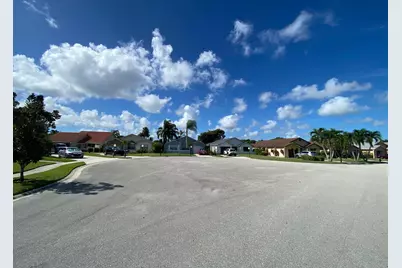 9132 Pine Springs Drive, Boca Raton, FL 33428 - Photo 17