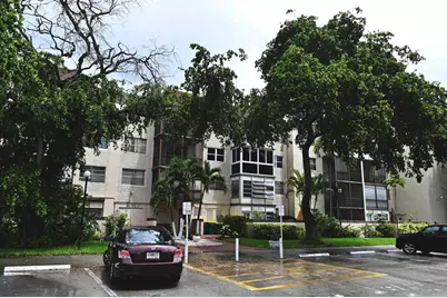 1681 NW 70th Avenue #402, Plantation, FL 33313 - Photo 3