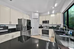 11695 NW 2nd St, Plantation, FL 33325 - Photo 17