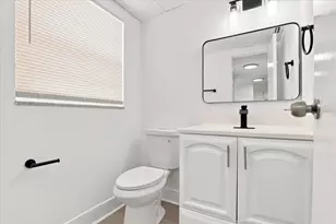 1050 Country Club Dr, Margate, FL 33063 - Photo 15