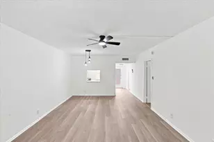 1050 Country Club Dr, Margate, FL 33063 - Photo 17