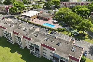 1050 Country Club Dr, Margate, FL 33063 - Photo 5
