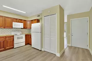 5314 NE 6th Ave, Oakland Park, FL 33334 - Photo 7