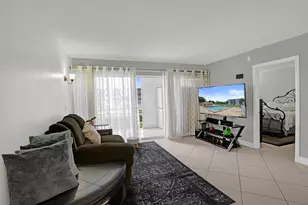 7980 N French Dr, Pembroke Pines, FL 33024 - Photo 11