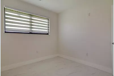 421 Fontana Drive, Palm Springs, FL 33461 - Photo 21