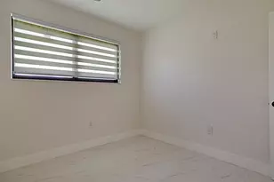 421 Fontana Dr, Palm Springs, FL 33461 - Photo 21