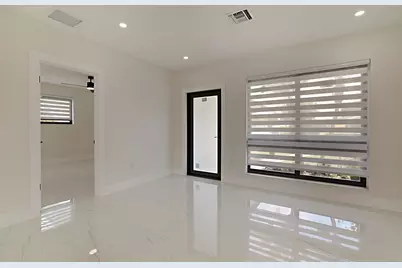 421 Fontana Drive, Palm Springs, FL 33461 - Photo 3