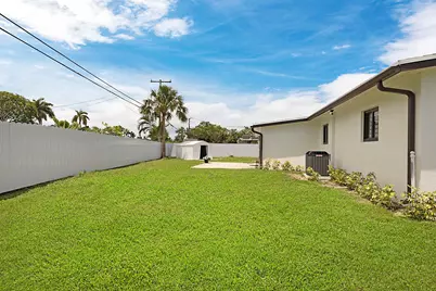 421 Fontana Drive, Palm Springs, FL 33461 - Photo 35