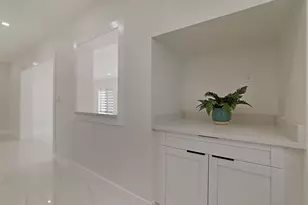 421 Fontana Dr, Palm Springs, FL 33461 - Photo 9