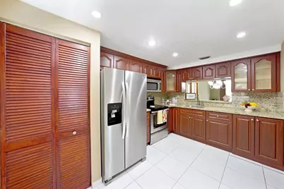 901 Colony Point Circle #207, Pembroke Pines, FL 33026 - Photo 5